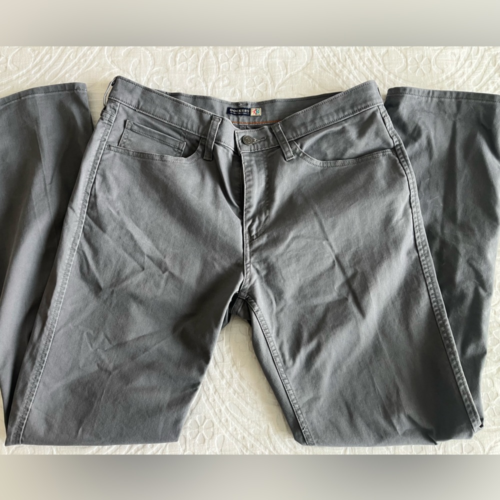 Dockers Men's Charcoal Flat Front Shorts